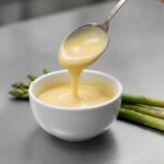 Сос Ноазет в порцеланова купичка с лъжица